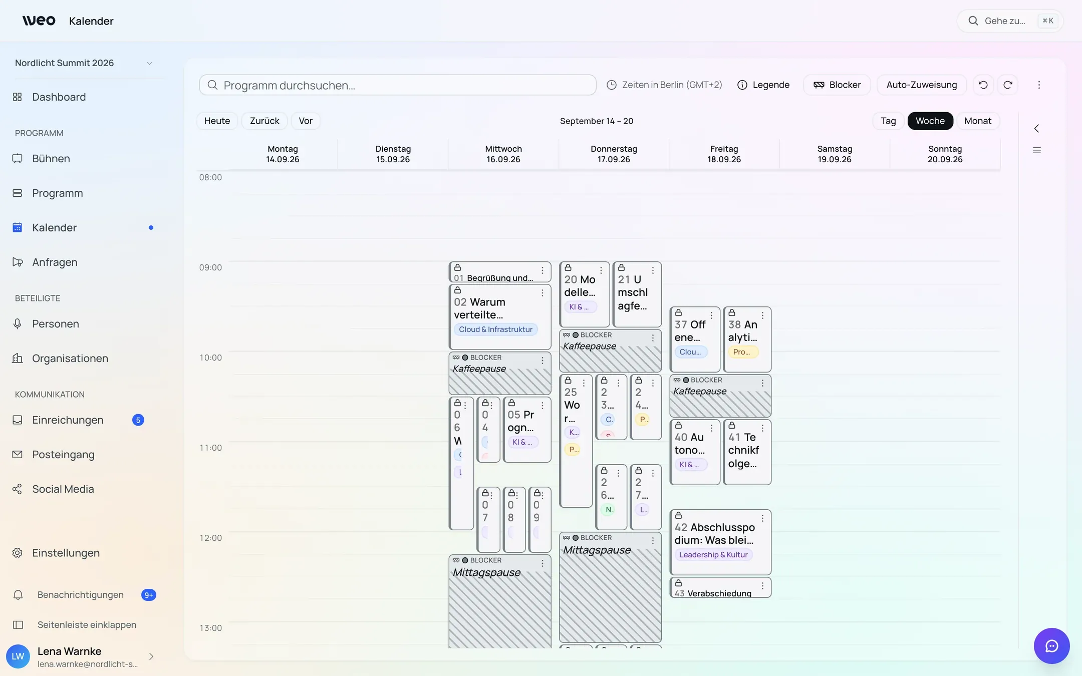 Kalender in iveo: Wochenansicht mit Programmpunkten und Pausen auf mehreren Bühnen