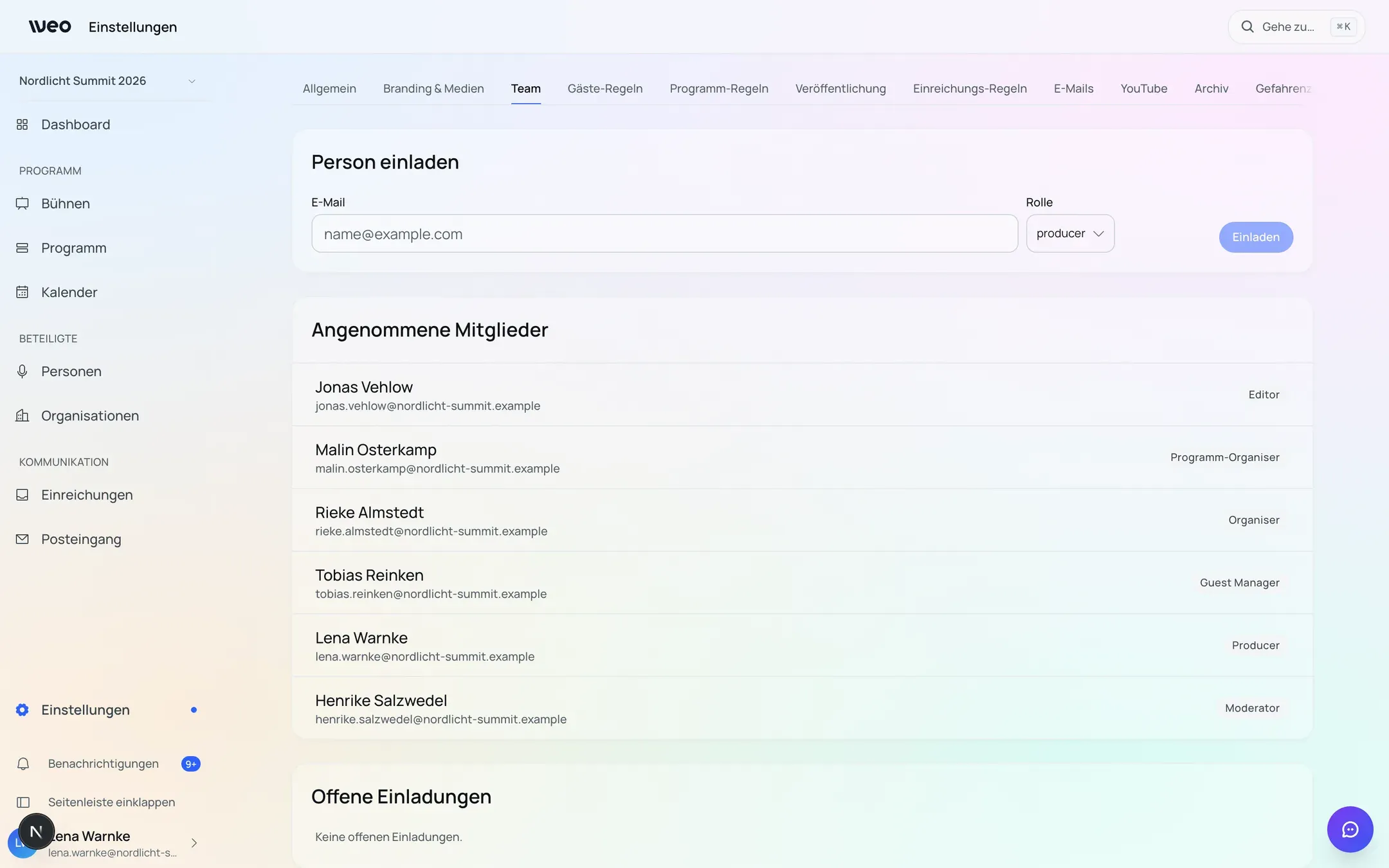 Die Team-Verwaltung eines Events: eine Liste angenommener Mitglieder, jeweils mit Name, Adresse und zugewiesener Rolle — Editor, Programm-Organiser, Organiser, Guest Manager, Producer und Moderator.